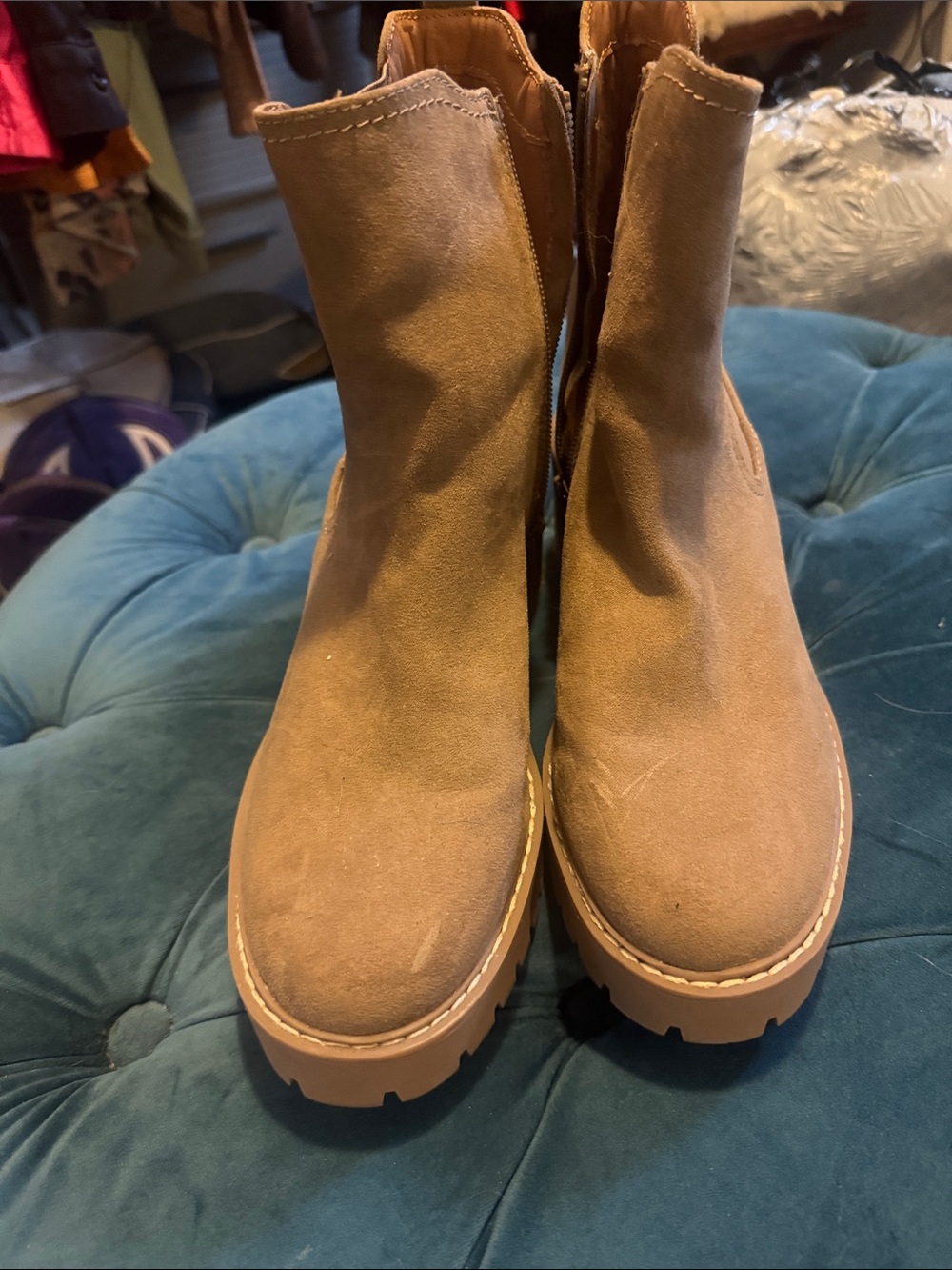 Women’s Tan Suede Chelsea Boots - Unbranded